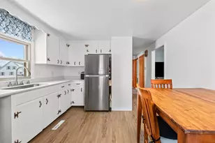 93 1/2 Chandler St, Nashua, NH 03064 - Photo 6