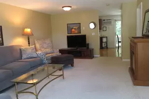 17 Oakwood Cir, Goffstown, NH 03045 - Photo 4