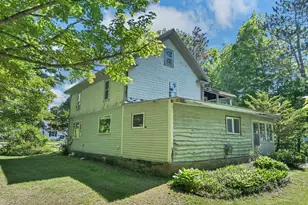 9 Crescent St, Laconia, NH 03246 - Photo 4