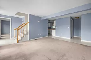 163 Wedgewood Ln, Manchester, NH 03109 - Photo 4