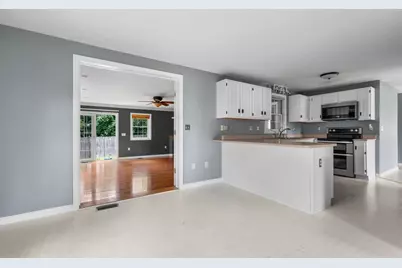 163 Wedgewood Lane, Manchester, NH 03109 - Photo 8
