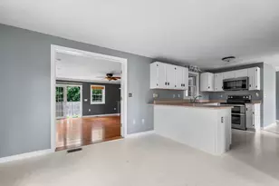 163 Wedgewood Ln, Manchester, NH 03109 - Photo 8
