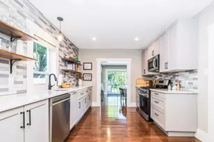306 Thornton St, Portsmouth, NH 03801 - Photo 10