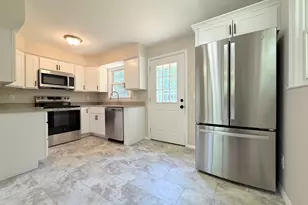 37 Bluff St, Salem, NH 03079 - Photo 2