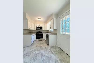 37 Bluff Street, Salem, NH 03079 - Photo 4