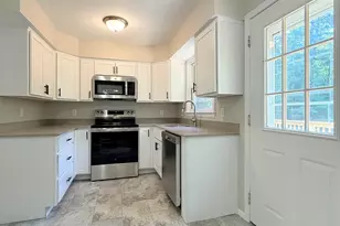 37 Bluff St, Salem, NH 03079 - Photo 4