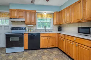 7 Squamscott Rd, Stratham, NH 03885 - Photo 6