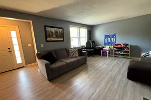 6 Rangers Dr, Hudson, NH 03051 - Photo 2