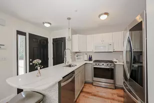 18 Suffolk Ct, Bedford, NH 03110 - Photo 8