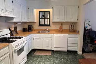 19 Country Club Dr, Manchester, NH 03102 - Photo 6