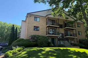 19 Country Club Dr, Manchester, NH 03102 - Photo 2