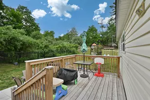 124 Chester Rd, Raymond, NH 03077 - Photo 8