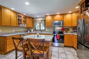 34 Cabot Rd, Merrimack, NH 03054 - Photo 4
