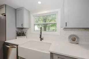 32 Raymond Rd, Auburn, NH 03032 - Photo 14