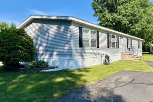63 Oak Dr, North Hampton, NH 03862 - Photo 1
