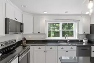 17 Donmac Dr, Derry, NH 03038 - Photo 8