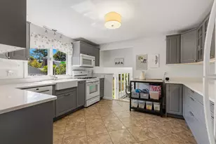 13 Wingate St, Hampton, NH 03842 - Photo 8