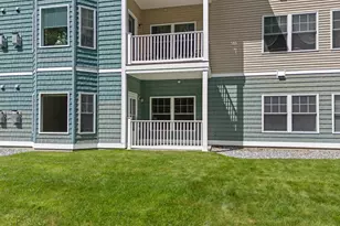 65 Hawthorne Dr, Bedford, NH 03110 - Photo 4