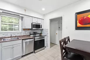 94 Golfview Dr, Manchester, NH 03102 - Photo 8