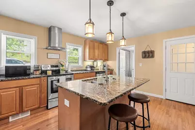 110 Robinson Street, Manchester, NH 03104 - Photo 4