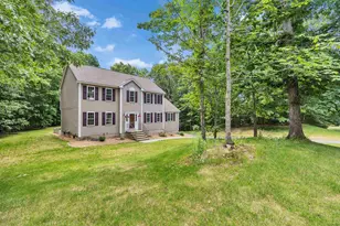 64 Seasons Ln, Londonderry, NH 03053 - Photo 2