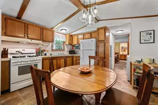 47 Fox Hill Ln, Conway, NH 03813 - Photo 2
