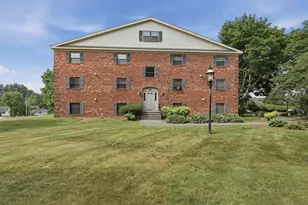 1 Bristol Ct, Derry, NH 03038 - Photo 2