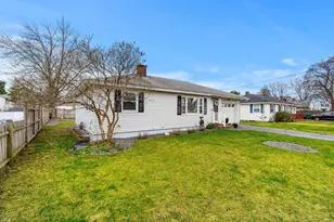 21 Hayden St, Nashua, NH 03060 - Photo 2