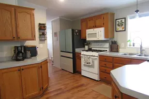 21 Eric Ave, Nashua, NH 03062 - Photo 4