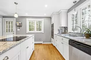 773 Mammoth Rd, Pelham, NH 03076 - Photo 4