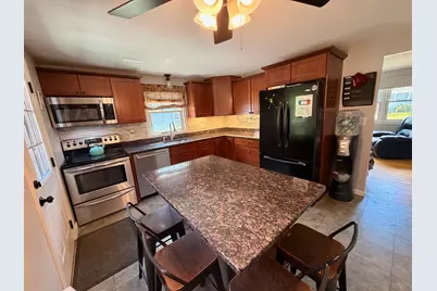 121 Michigan Avenue, Manchester, NH 03104 - Photo 4