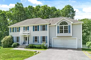105 Wyndridge Cir, Pelham, NH 03076 - Photo 2