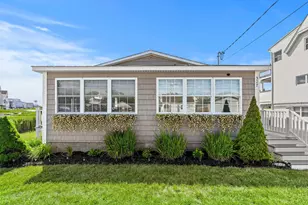 527 Ocean Blvd, Hampton, NH 03842 - Photo 1
