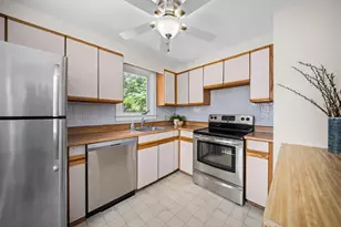 547 Colonial Dr, Portsmouth, NH 03801 - Photo 4