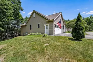 14 Aspen Dr, Hampstead, NH 03826 - Photo 2