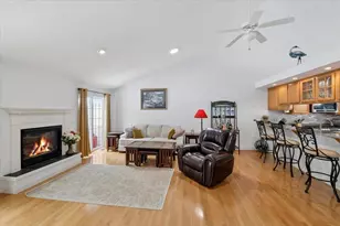 14 Aspen Dr, Hampstead, NH 03826 - Photo 4