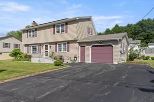 7 Hopi Dr, Nashua, NH 03063 - Photo 2