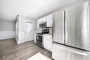 756 Montgomery St, Manchester, NH 03102 - Photo 10