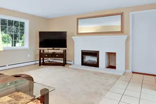 2 Queensway Cir, Nashua, NH 03062 - Photo 4