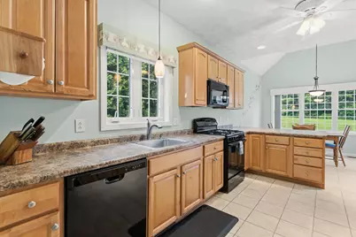 28 Saint Andrews Way, Londonderry, NH 03053 - Photo 6