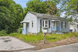 25 Kendall Ave, Manchester, NH 03103 - Photo 1