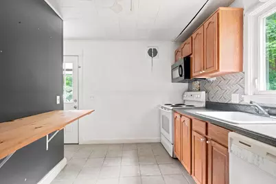 25 Kendall Avenue, Manchester, NH 03103 - Photo 14