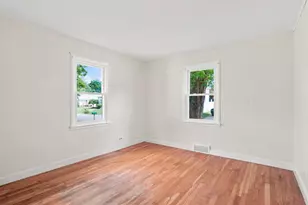 25 Kendall Ave, Manchester, NH 03103 - Photo 8