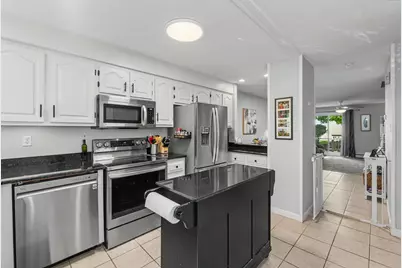 4 Granite Circle, Merrimack, NH 03054 - Photo 2