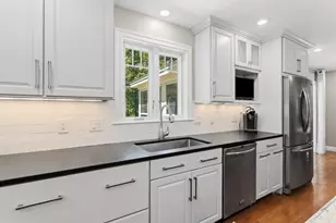 7 Premier Dr, Londonderry, NH 03053 - Photo 18