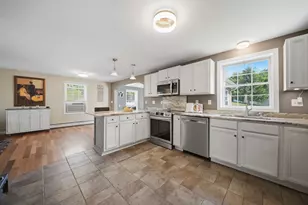 14 Brittany Cir, Pembroke, NH 03275 - Photo 2