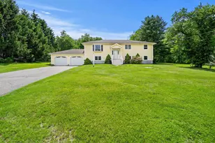 240 Hampstead St, Methuen, MA 01844 - Photo 10