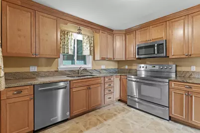 87 Broadway Avenue, Manchester, NH 03104 - Photo 8