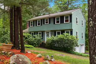 9 King Edward Dr, Londonderry, NH 03053 - Photo 2