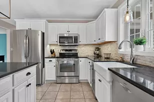 7 Cheshire Ct, Londonderry, NH 03053 - Photo 6